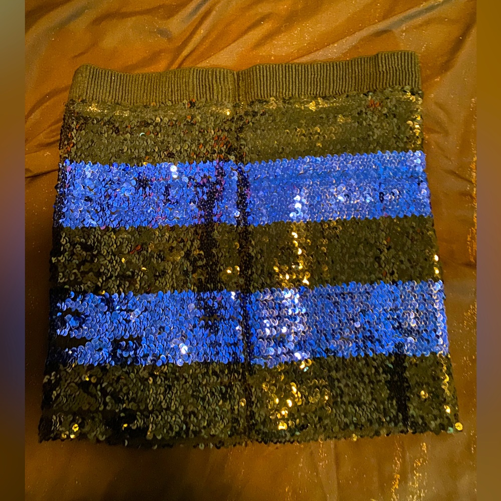 Stretchy mini skirt